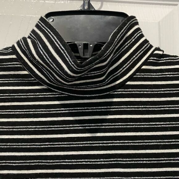 Vintage Dare Cropped Mock Neck Striped Tank Top - Picture 3 of 5